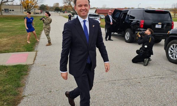 ministri-peci-do-te-takohet-me-zyrtare-te-larte-shteteror-te-iowas