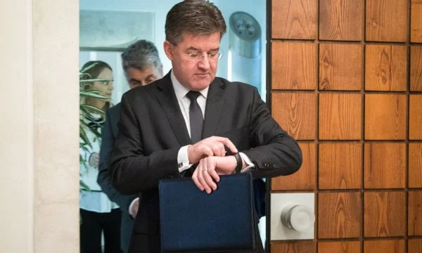 takimet-ne-bruksel,-lajcak:-nuk-negociojme-ne-menyren-“merre-ose-lere”