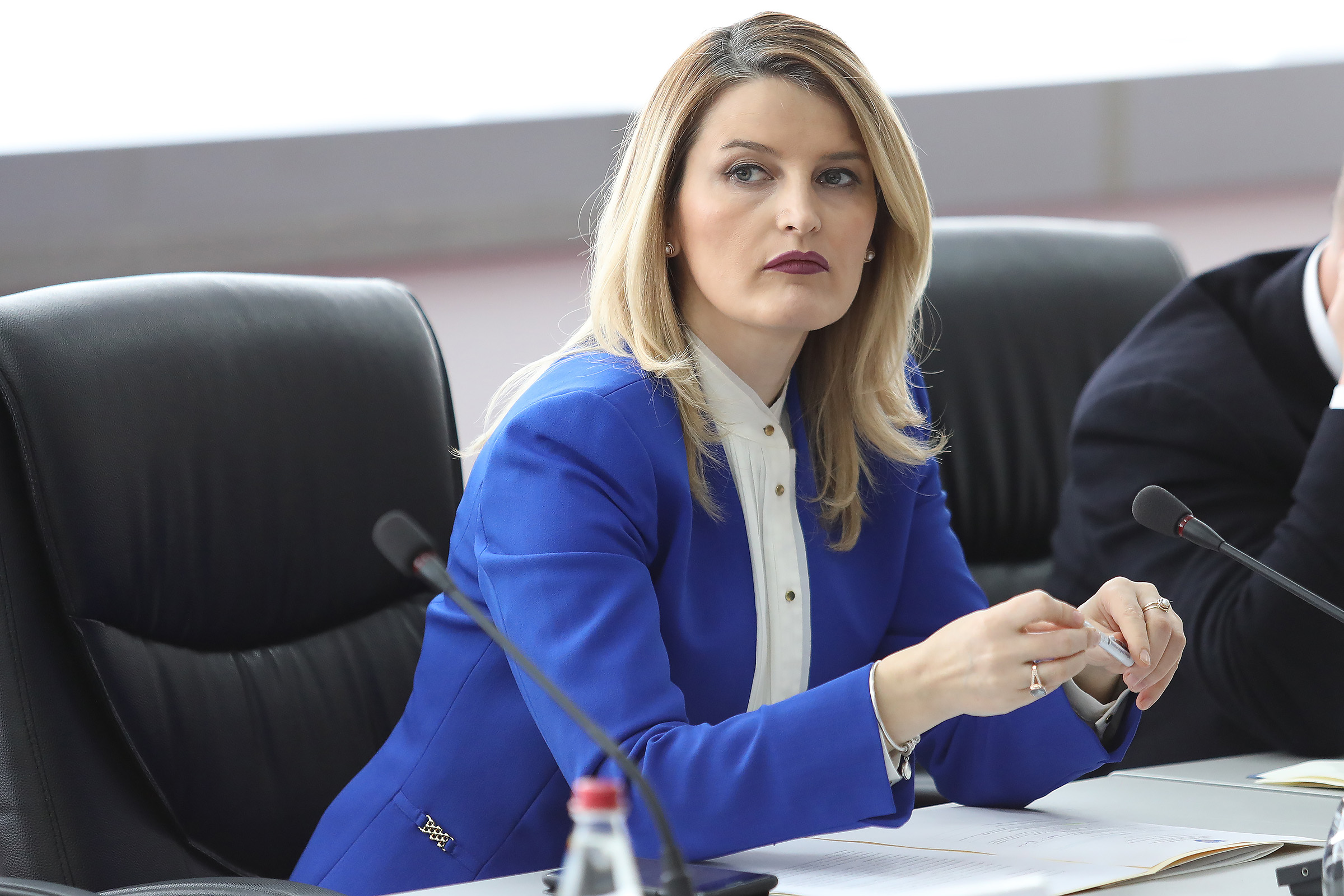 shtyhet-gjykimi-per-korrupsion-ndaj-ish-ministres-dhurata-hoxha-dhe-te-tjereve