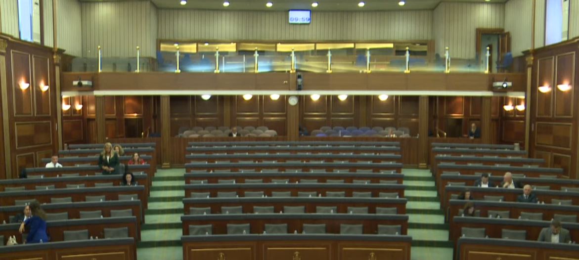 perfundon-seanca,-s’ka-kuorum-per-votimin-e-rezolutes-per-ngritjen-e-koeficientit-te-pages