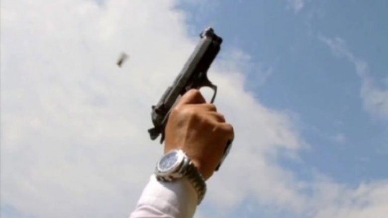 te-shtena-me-arme-zjarri-ne-nje-aheng-familjar-ne-kacanik,-shoqerohet-ne-polici-19-vjecari