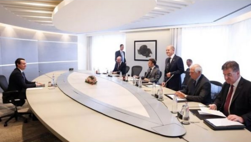 Atmosfera brenda takimeve të Kurtit e Vuçiq me Macron, Scholz e Meloni, BE i publikon videot