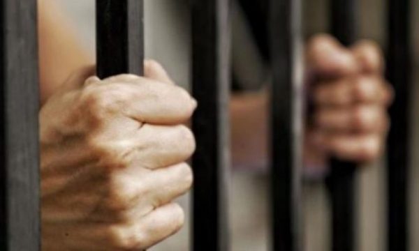 gjakove:-plagosi-babane-e-djalit-qe-ia-mori-gruan,-5-vjet-e-3-muaj-burgim-dorasit