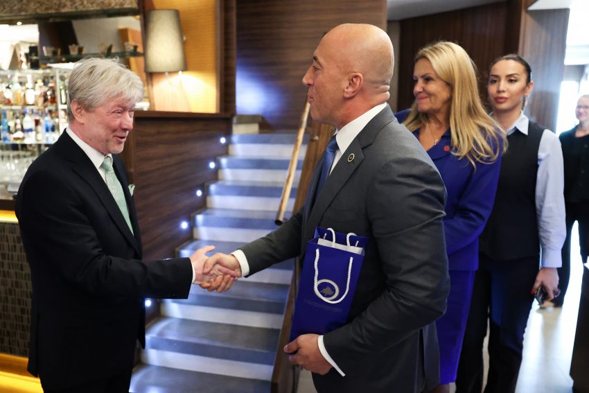 haradinaj-uron-cekine-me-rastin-e-dites-nacionale