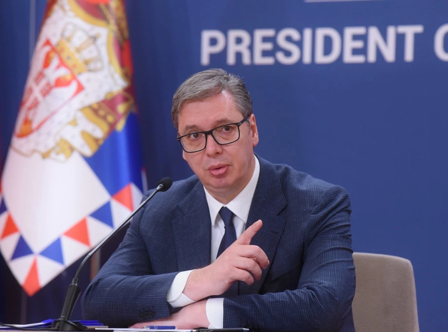 vuciq-pas-kthimit-nga-brukseli:-macron-me-tha-t’i-nenshkruaj-tri-letra,-kroacia-kerkoi-sanksione-ndaj-serbise