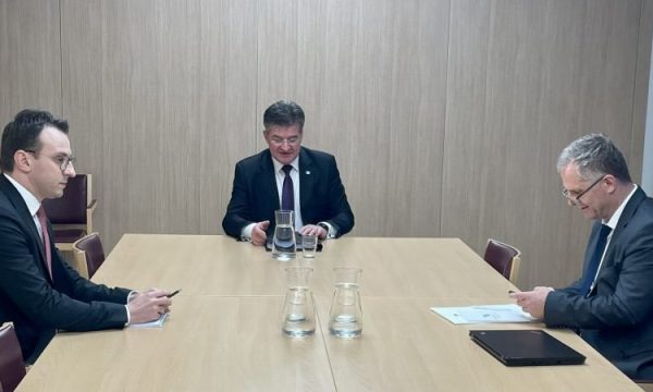 lajcak-thote-se-do-t’i-ftoje-se-shpejti-bislimin-dhe-petkoviqin-ne-bruksel