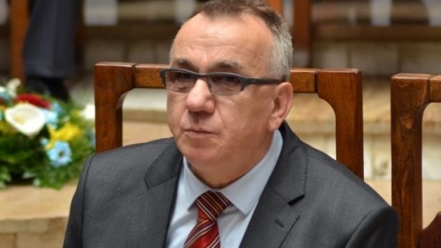 hasani-per-zhvillimet-ne-bruksel:-kemi-te-bejme-me-kontrate-te-re-te-kurtit-me-serbet-lokale-per-autonomine-e-tyre