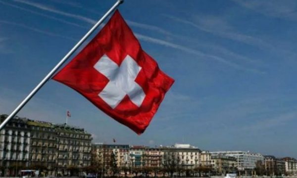 Qëndronin ilegalisht në Zvicër, policia i gjen dy kosovarët të fshehur në dollap