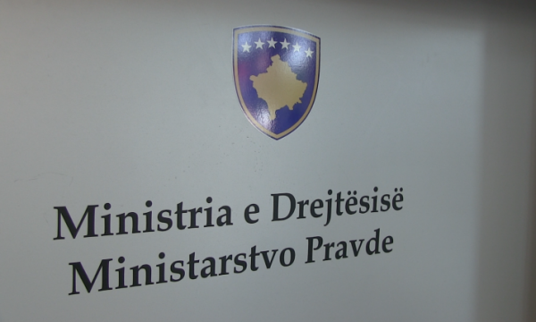 ministria-e-drejtesise:-germimet-ne-veri-nuk-kane-te-bejne-me-personat-e-zhdukur-nga-lufta-e-fundit