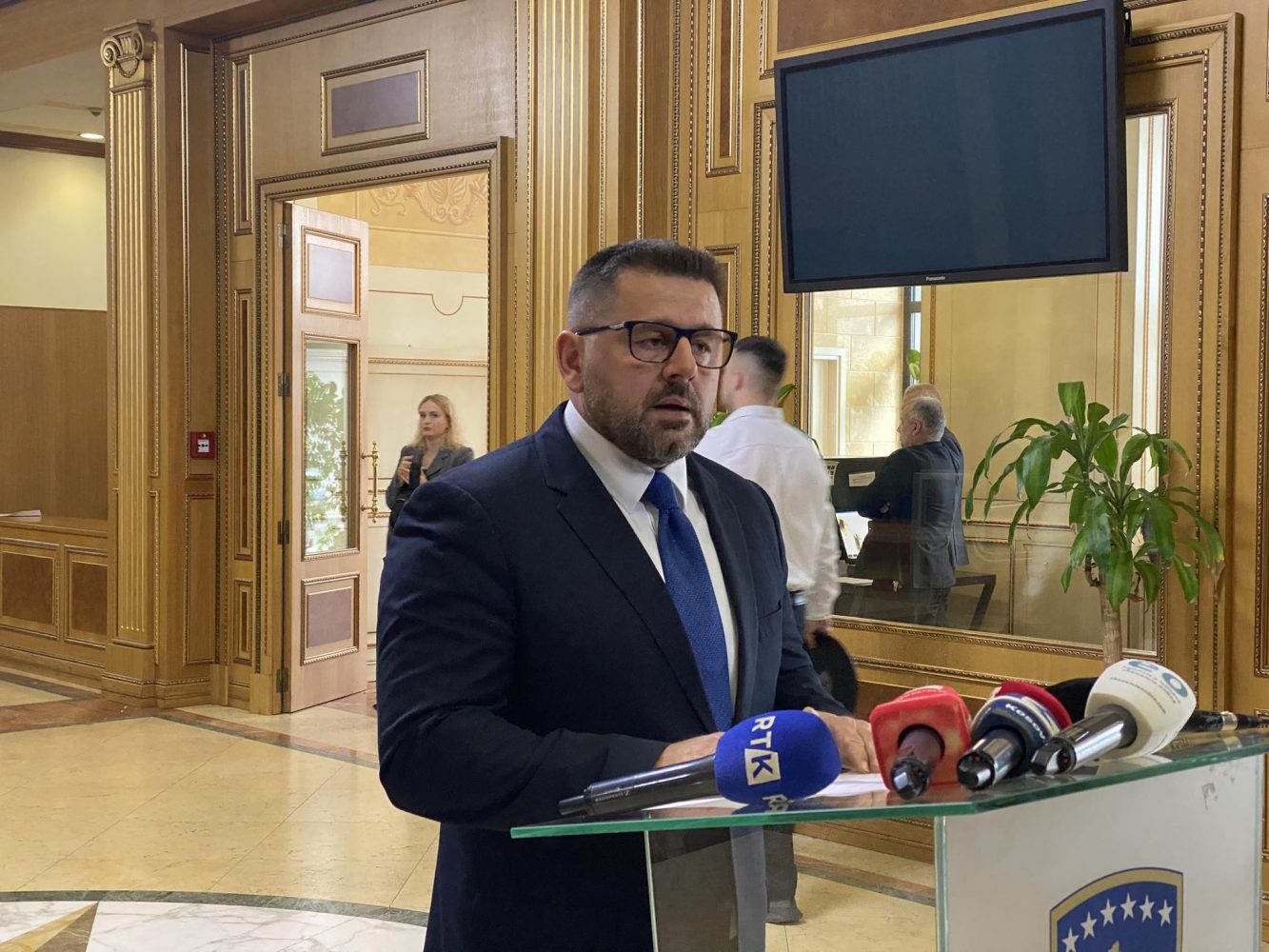 berisha:-policia-po-kercenohet-nga-politikat-femijerore-te-kryeministrit,-tu-mundesohet-jete-me-dinjitet