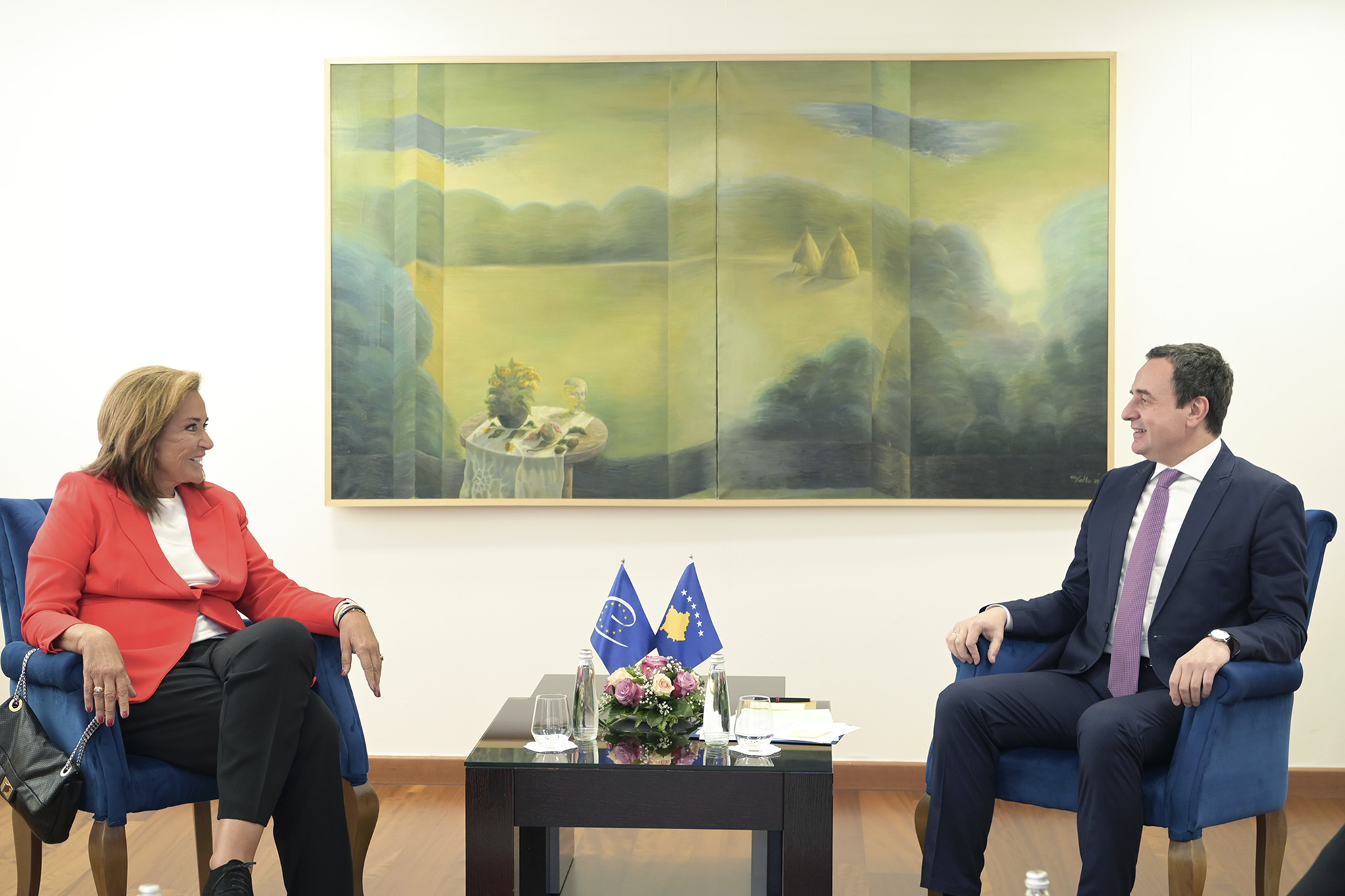kurti-pas-takimit-me-bakoyannis:-ceshtja-e-anetaresimit-te-kosoves-ne-keshillin-evropian-eshte-proces-historik