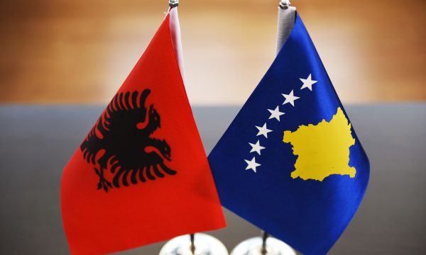 Malcolm: Në këtë kohë bashkimi kombëtar i shqiptarëve nuk është opsion praktik, mund të shihet si veprim i rrezikshëm