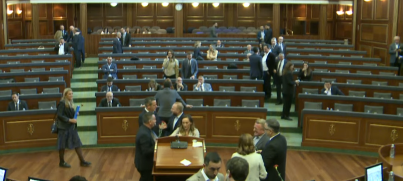 deputetet-e-aak-se-me-lule-ia-bejne-“per-hair-zajednicen”-atyre-te-vv-se