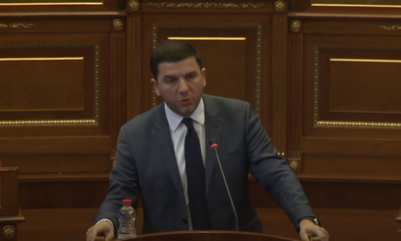 krasniqi-kurtit:-per-qe-i-nenshtrohesh-lajcakut-qeshtu,-kurre-se-kam-besuar