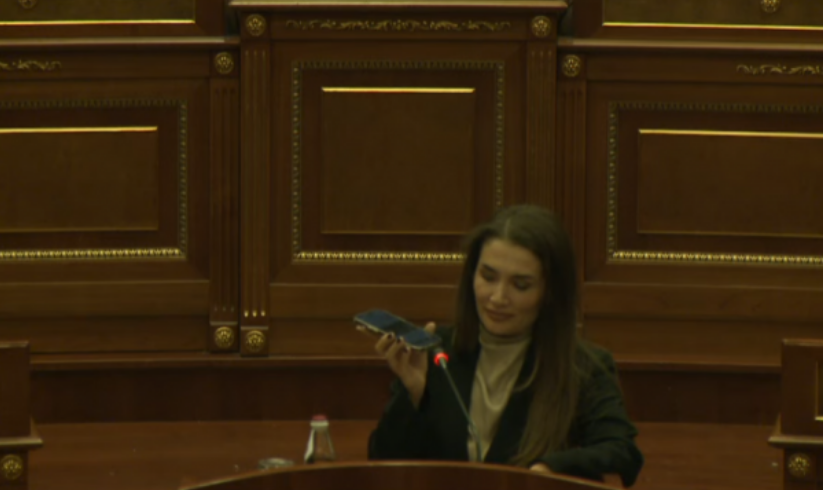 deputetja-e-pdk-se-ia-leshon-nje-incizim-kurtit-nga-2011-ta:-a-po-e-njeh-veten