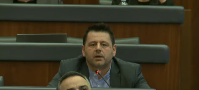 berisha-kurtit:-sikur-me-bashkimin-kombetar,-prano-qe-i-‘hengre-fjalet’-per-zajednicen