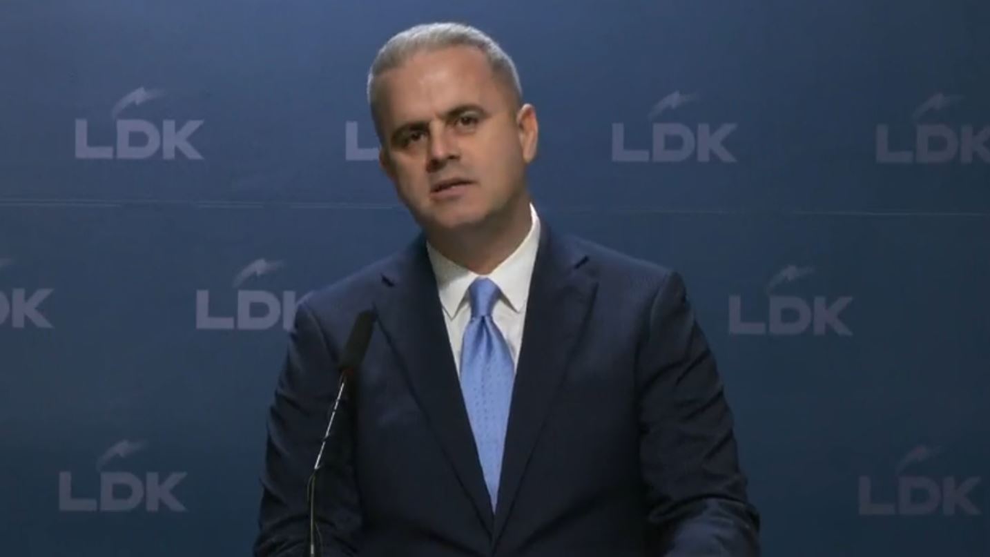 azemi-i-ldk-se-per-kurtin:-po-shfaqet-si-partizani-me-i-madh-i-“zajednices”