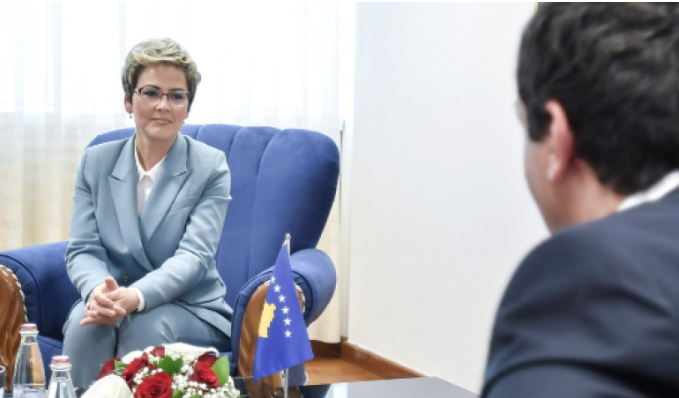 sinani-i-reagon-arifit:-ne-vend-te-“faleminderit”,-paska-zgjedhur-fjale-tjera-per-kurtin