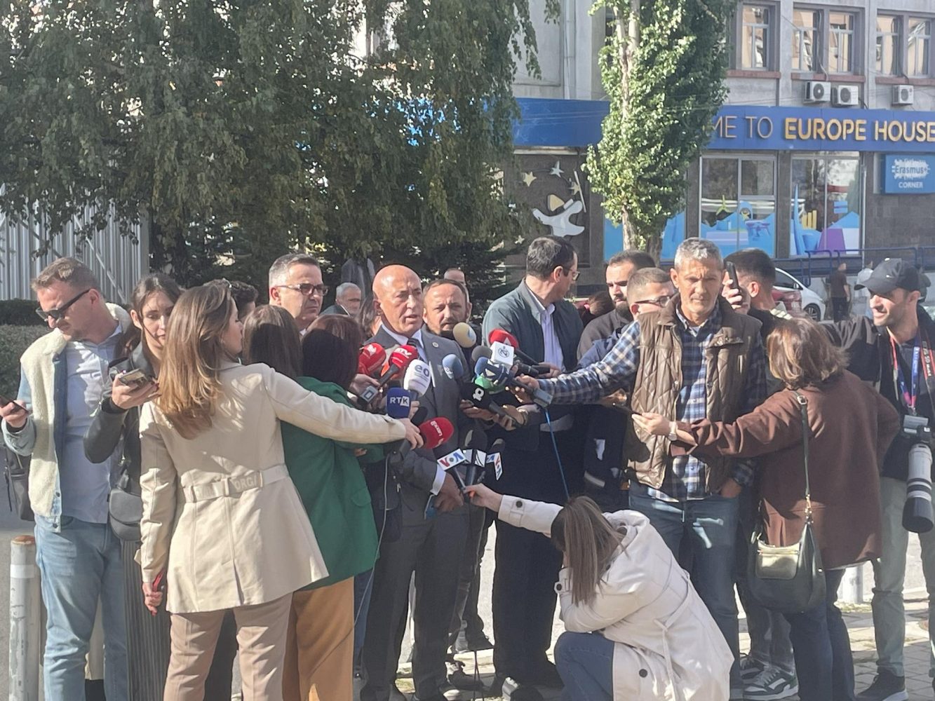 haradinaj:-e-lexuam-draftin-–-i-referohet-kushtetutes,-s’ka-kompetenca-vec-lehtesira-per-komunat
