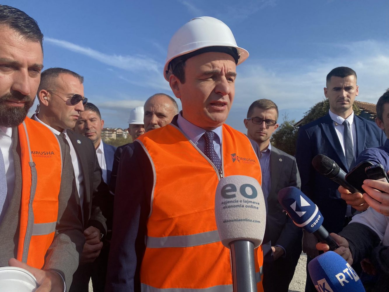 kurti-e-krasniqi-vendosin-gurthemelin-e-funderruesit-per-sistemin-e-filtrimit-te-ujit-te-pijes-ne-kline