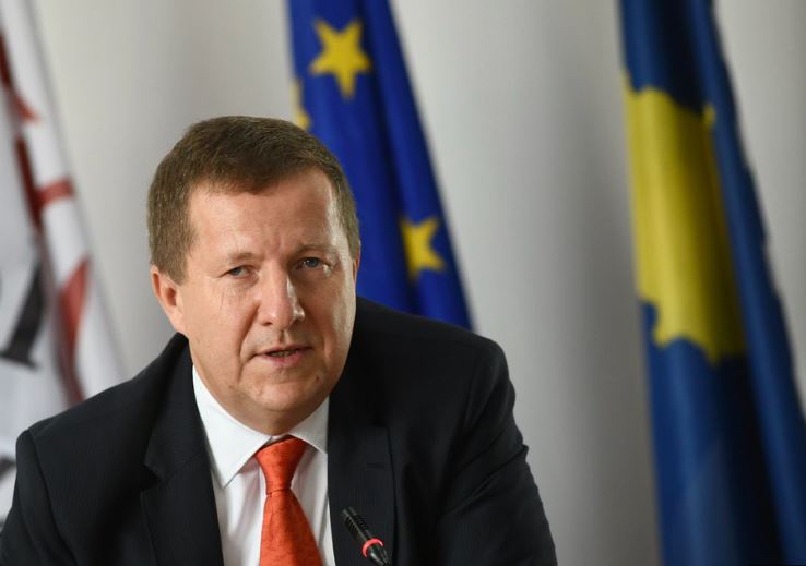 szunyog-thote-se-per-t’u-hequr-masat-kosova-duhet-te-punoje-ne-tri-fusha,-permend-edhe-asociacionin