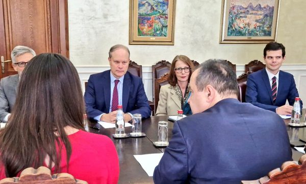 emisari-francez-ne-beograd,-njofton-cfare-bisedoi-me-kryeministren,-kryediplomatin-dhe-kryenegociatorin-serb-ne-dialog