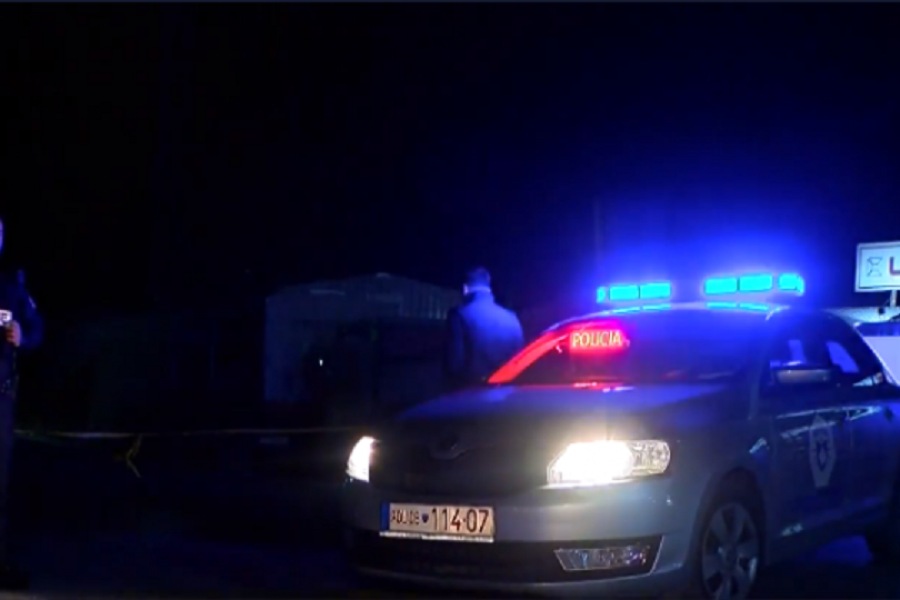 Leposaviq: Policia gjuan me armë në drejtim të veturës që tentoi t’i godasë