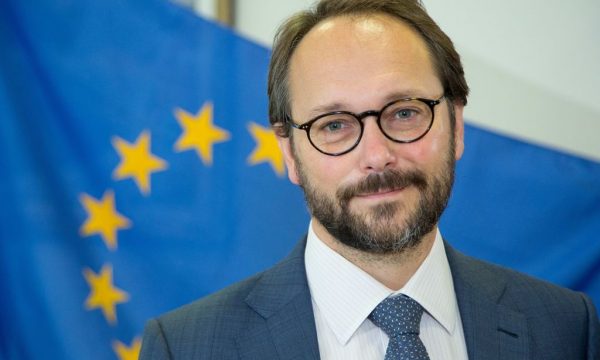 giaufret:-brukseli-do-te-bashkepunoje-me-cdo-qeveri-ne-serbi-qe-synon-be-ne