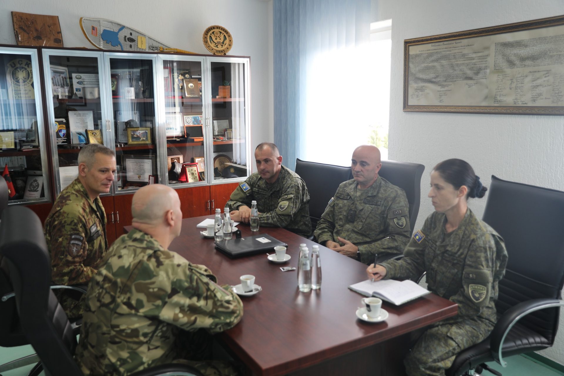 zevendeskomandanti-i-fsk-se-pret-ne-takim-lamtumires-zevendeskomandantin-e-kfor-it