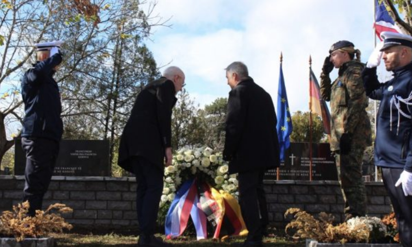 “pajtimi-gjithmone-i-mundshem”,-ambasadori-gjerman-e-francez-me-mesazh-ne-prishtine-per-diten-e-veteraneve