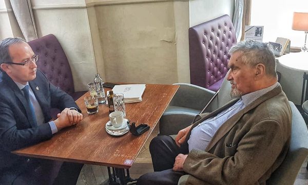 hoti-shpreh-ngushellime-per-ish-kryediplomatin-cek,-e-pershkruan-si-mik-te-madh-te-kosoves
