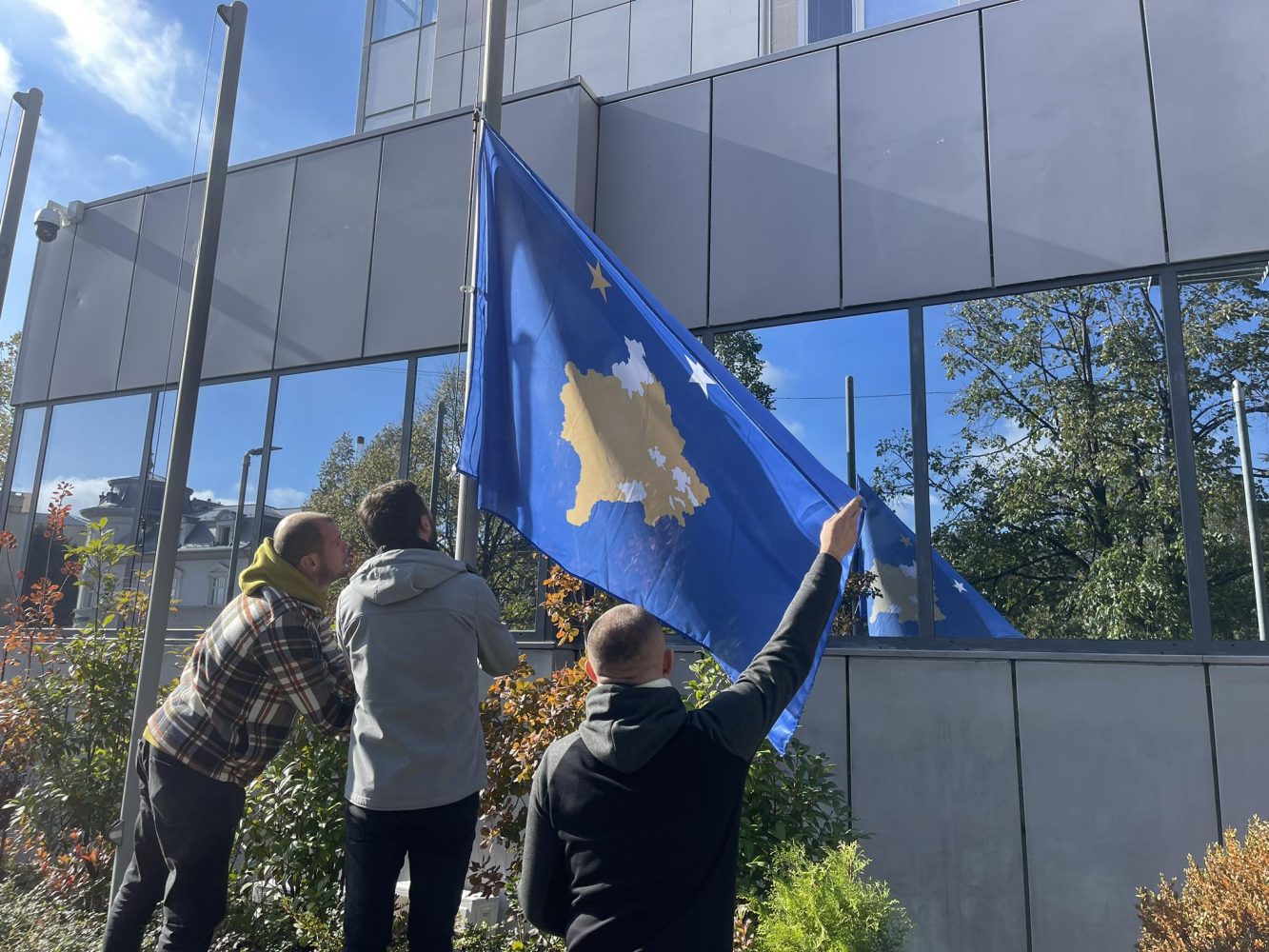 psd-ja-perleshet-me-policine,-vendoset-para-qeverise-flamuri-i-“cunguar”-i-kosoves