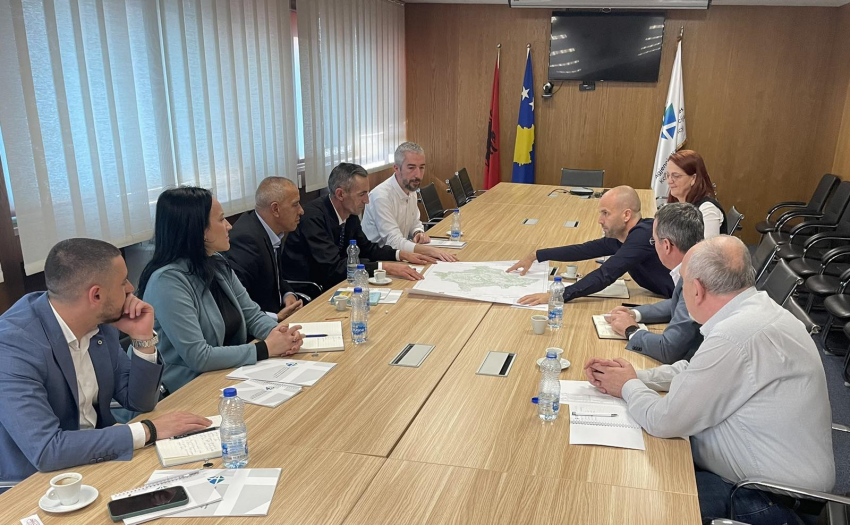 akk-ja-takohet-me-kryetaret-e-komunave-veriore,-diskutohet-per-funksionalizimin-e-zyreve-kadastrale-komunale