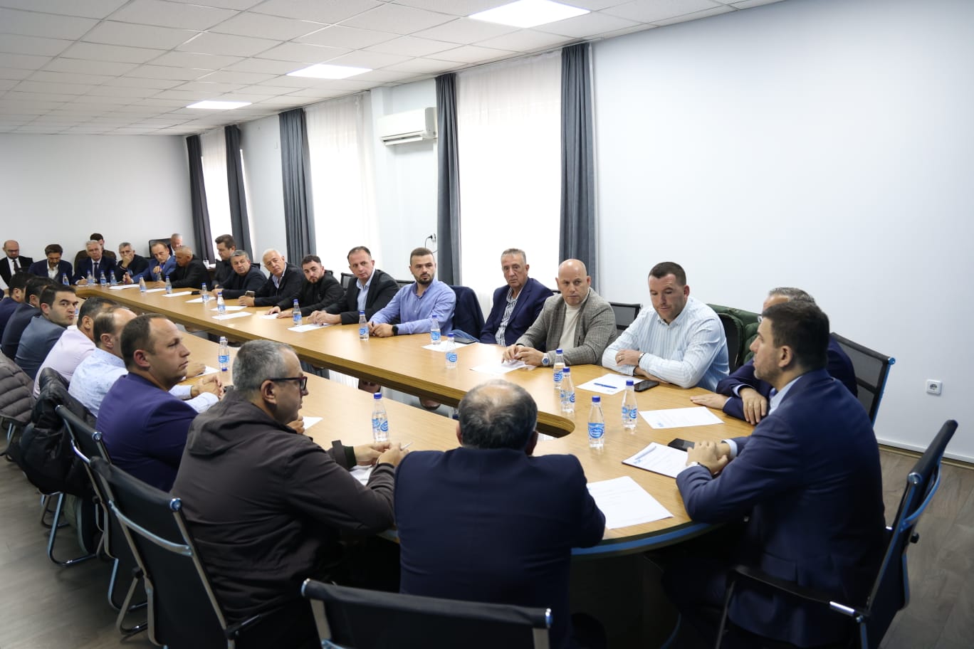 krasniqi-takon-deputetet-e-pdk-se:-statuti-i-asociacionit-duhet-te-jete-ne-pajtim-me-kushtetuten-e-kosoves