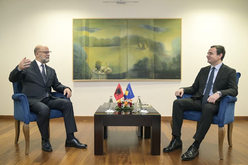Kurti takon ambasadorin Malaj: Të forcohen marrëdhëniet vëllazërore, për anëtarësim në NATO e BE