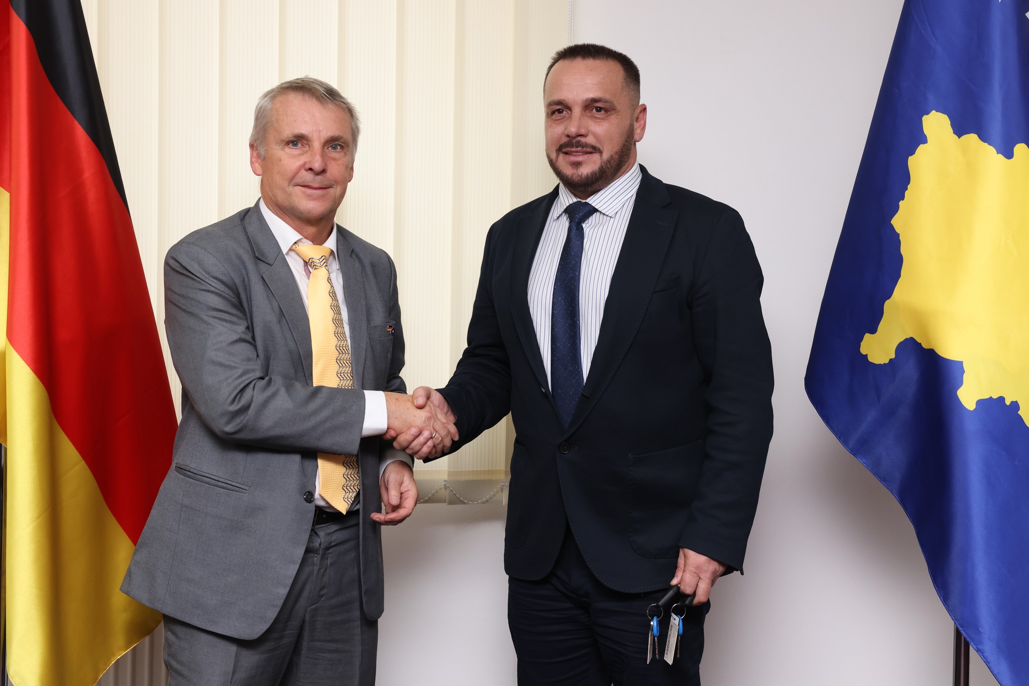 ministria-e-mbrojtjes-dhe-fsk-pranuan-donacion-nga-gjermania-ne-vlere-prej-500-mije-eurosh