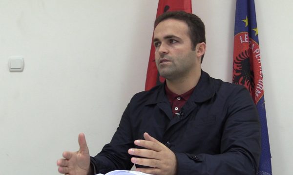 salihu:-qytetaret-e-lugines-nga-kosova-trajtohen-si-turqit-dhe-shtetasit-tjere-te-huaj
