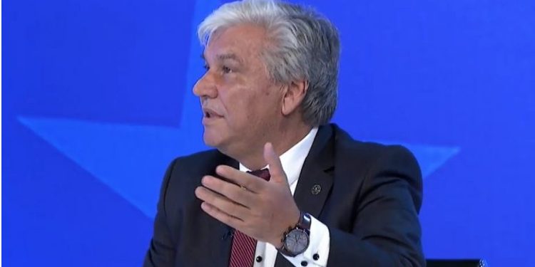 kryeziu:-kurti-s’ka-nevoje-te-nenshkruaje-asgje,-vetem-te-zbatoje-asociacionin
