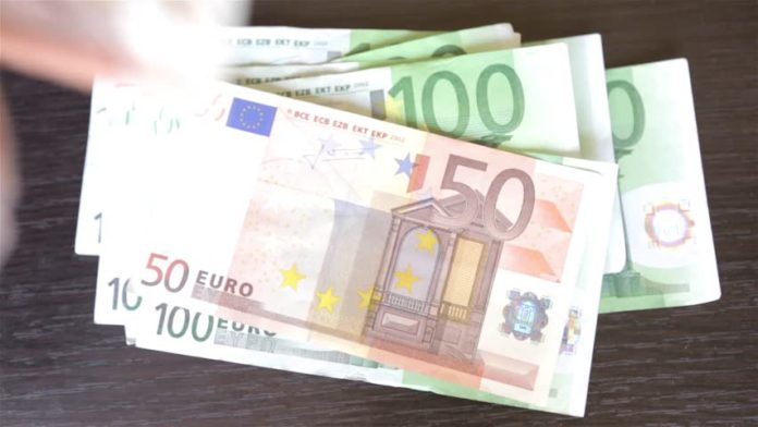 Në një bankë në Prishtinë deponohen 462 euro, dyshohet të jenë të falsifikuara