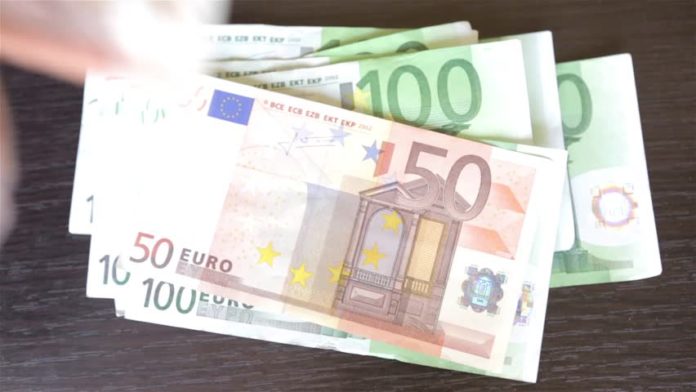 ne-nje-banke-ne-prishtine-deponohen-462-euro,-dyshohet-te-jene-te-falsifikuara