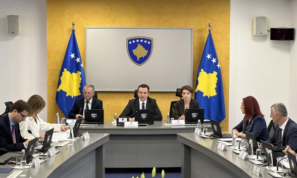 qeveria-kalon-ne-mbledhje-te-mbyllur-per-rezervat-shteterore,-kurti-akuzon-qeverite-paraprake-per-“planifikim-te-varfer”