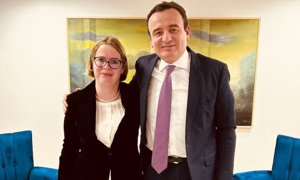 mbeshtetesja-e-kurtit-i-sheh-tendencioze-takimet-e-lajcakut-me-opoziten