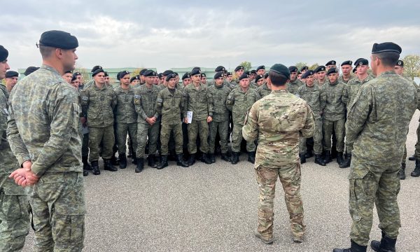 “bashke-me-te-forte”,-ushtaret-e-fsk-se-mesojne-nga-forcat-e-operacioneve-speciale-te-shba-se