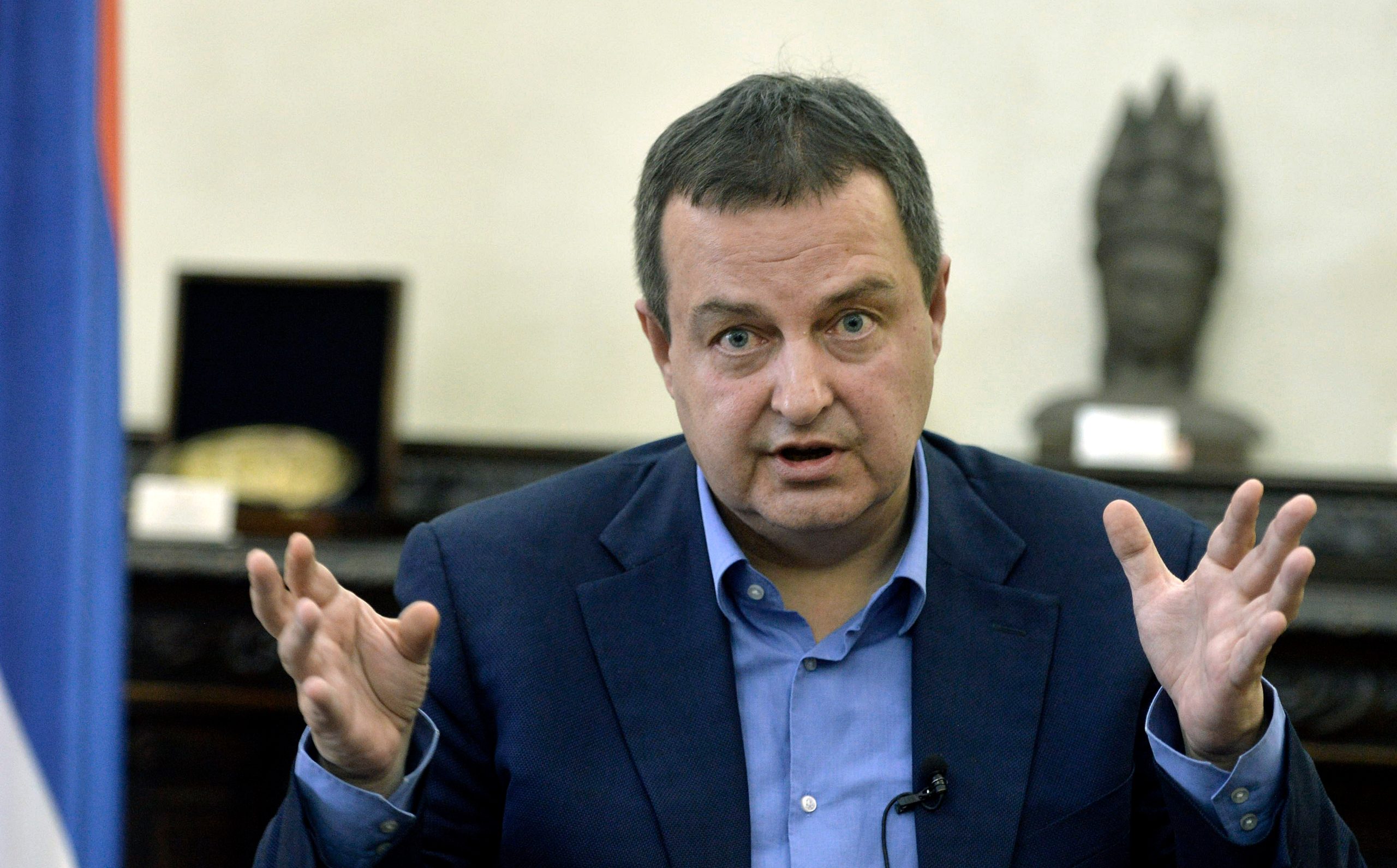 daciq:-ambasada-franceze-ne-beograd-do-te-avokoje-kthimin-e-pllakes-perkujtimore-ne-prishtine