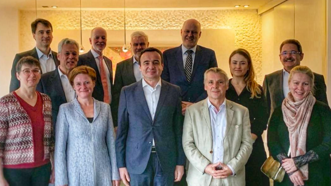 kurti-takon-ambasadoret-gjerman-nga-rajoni-dhe-berlini-–-flasin-per-rrugen-drejt-be-se