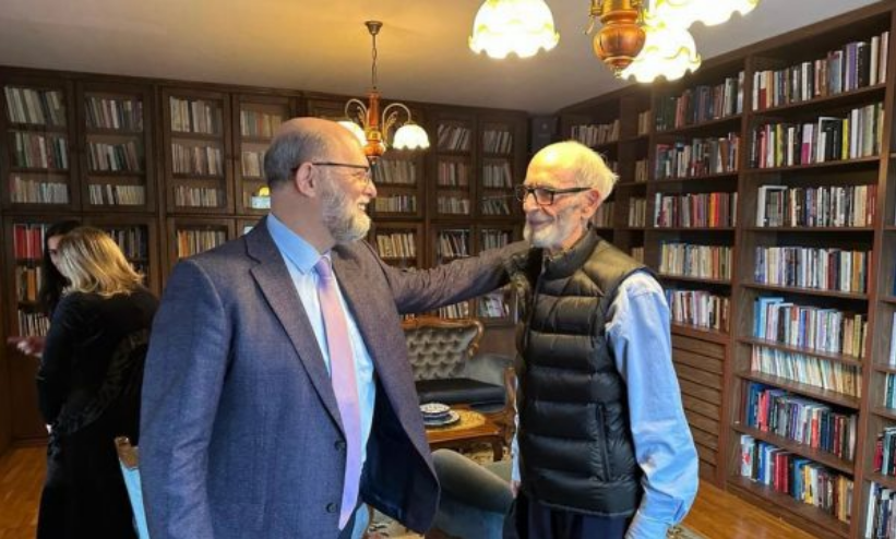 Ambasadori i ri shqiptar viziton akademik Rexhep Qosjen
