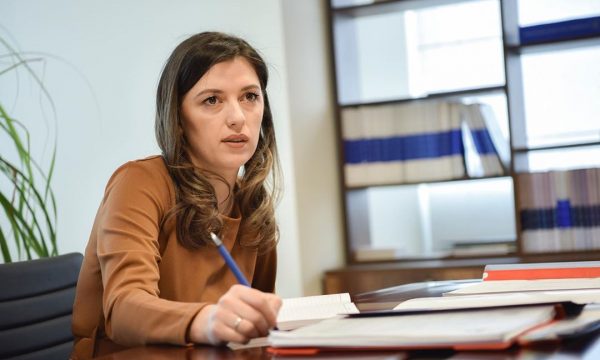 ministrja-haxhiu-sot-jep-deshmi-per-rastin-dehari