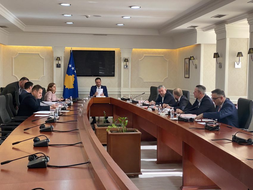mblidhet-kryesia-e-kuvendit,-vendos-per-seancen-e-radhes
