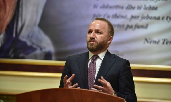tahiri-kurtit:-para-se-me-na-tregu-se-cfare-po-bene-radoiciqi-ne-rashke,-tregona-pse-e-lejove-ikjen-e-tij-me-24-shtator