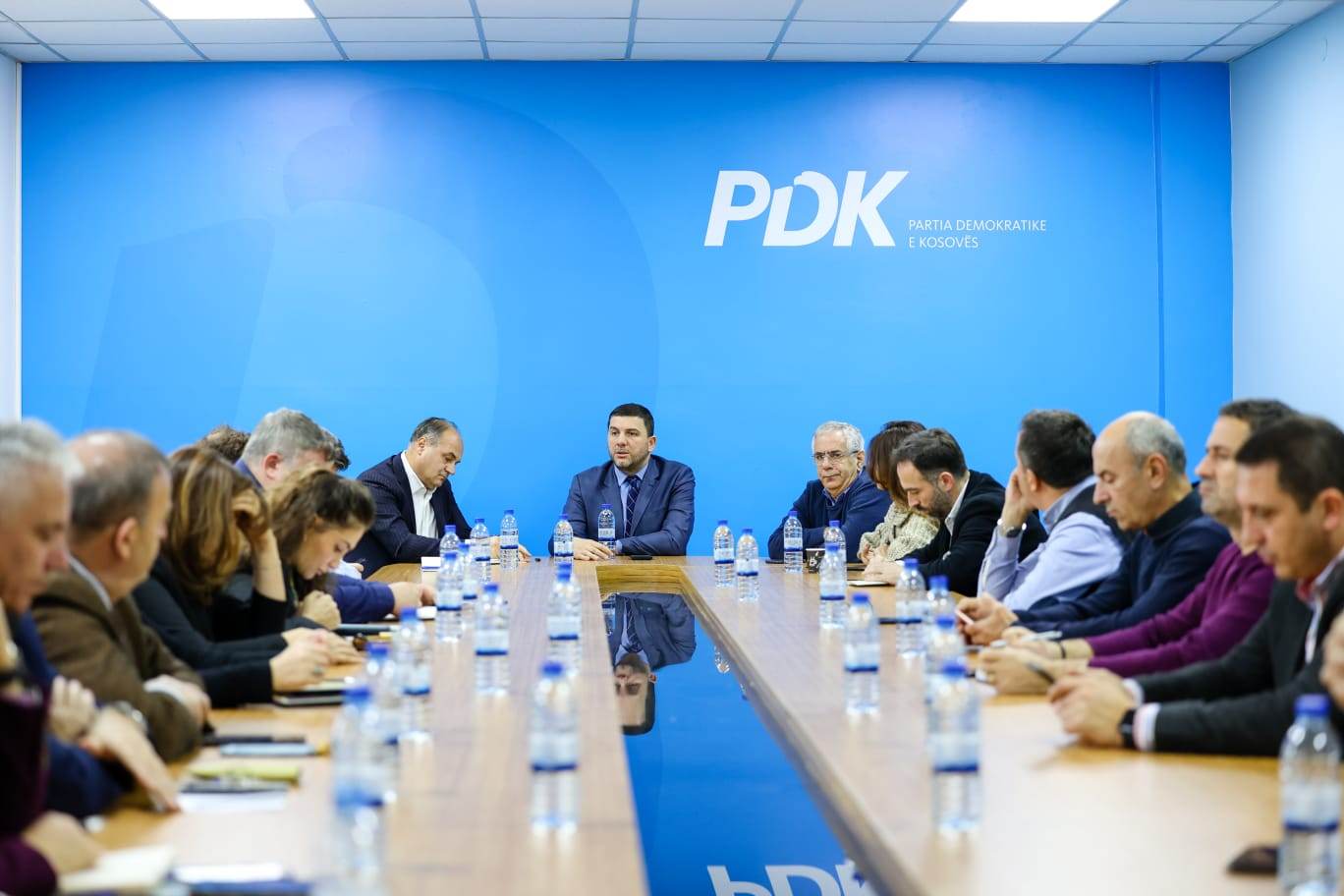 zyrtari-i-pdk-se:-haxhiu-ka-pergjegjesi-per-iml-ne-si-institucion,-zjarri-aty-tradhti-ndaj-astrit-deharit